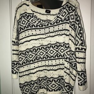 Cute Black + White Sweater 💗